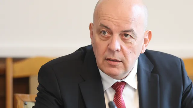Недостигът на кадри принуди ДАР да търси бъдещи разузнавачи сред студентите