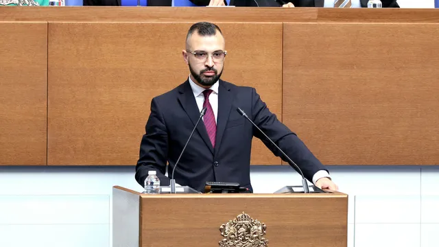 Димитър Здравков: Обществото очаква отговори за полетите на Пеевски