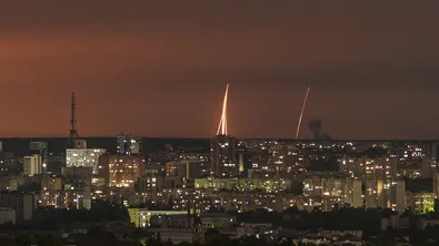 Жертви и пламнали заводи в Русия след украинска атака