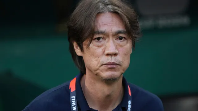Селекционерът на Южна Корея се страхува за живота си и напусна страната