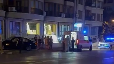 18-годишен шофьор се качи на тротоара и се удари в стълб във Варна (ВИДЕО)