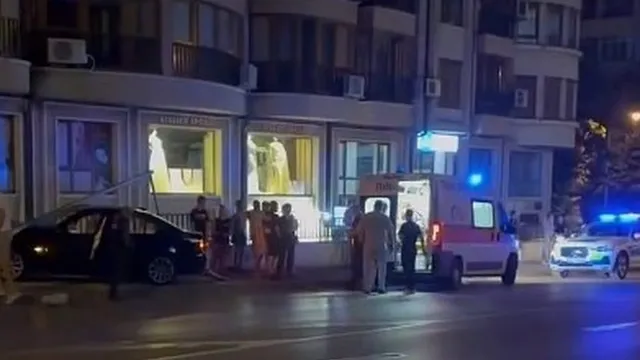 18-годишен шофьор се качи на тротоара и се удари в стълб във Варна (ВИДЕО)