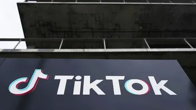 Индонезия затваря 4,7 милиона акаунта в TikTok и YouTube на деца под 16 години