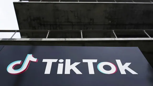 Индонезия затваря 4,7 милиона акаунта в TikTok и YouTube на деца под 16 години