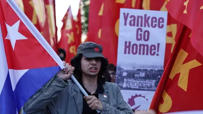 Масови арести и сълзотворен газ на протест срещу НАТО в Турция
