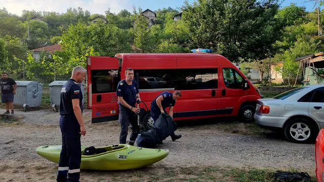 Кои са доброволците, които търсиха децата в р. Струма над 24 часа?