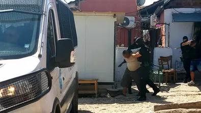 300 души са участвали в мелето в Асеновград, 12 души са простреляни
