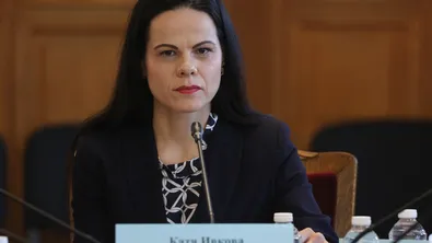 Здравният министър тръгна на проверки: 99 обекта по спешната помощ изостават
