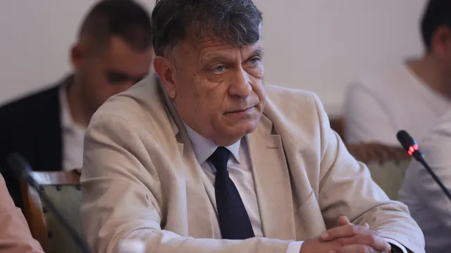 Министър Вълчев: Религията има място в училище