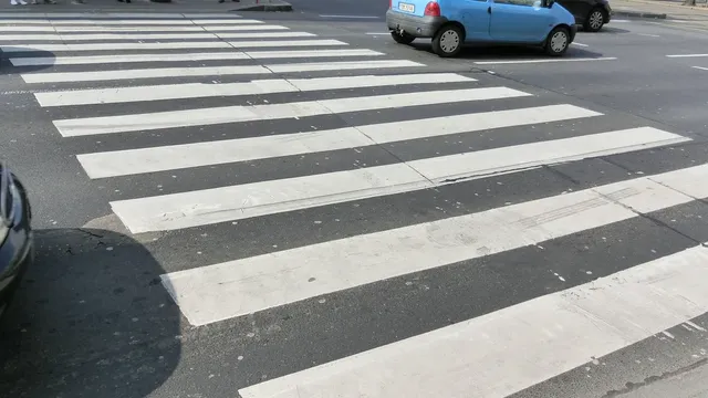 Инцидент в Стара Загора: Такси блъсна жена на пешеходна пътека