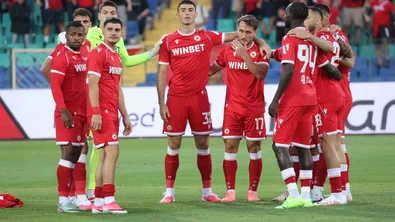 СЛЕДЕТЕ МАЧА НА ЖИВО ТУК: Първи съдийски сигнал на ЦСКА - Дери