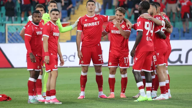 СЛЕДЕТЕ МАЧА НА ЖИВО ТУК: Първи съдийски сигнал на ЦСКА - Дери
