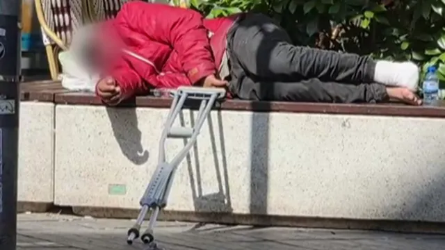 Бездомни лица са си направили импровизиран лагер в района на пл. "Гарибалди" в София