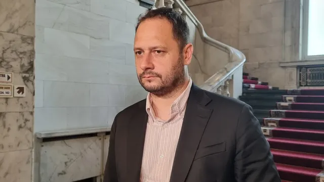 Витанов каза, че не знае какво се съдържа в справката на ГДБОП за полетите на Пеевски