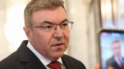 Костадин Ангелов иронизира: Като лишим от здравни осигуровки монасите на Атон, ще преборим свръхдефицита