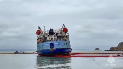 Украйна твърди, че е поразила 21 руски танкера в Азовско море