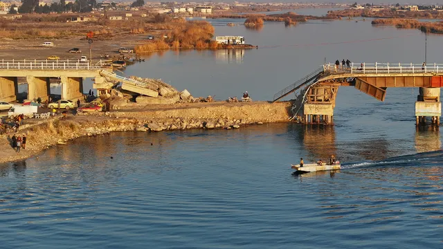 Трагедия в Сирия: Две деца загинаха, след като ферибот се удари в мост