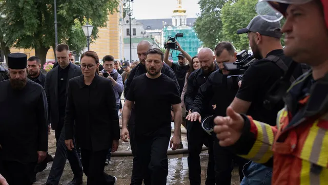Рокада по върховете в Киев: Зеленски сменя премиера Свириденко