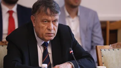 Министър Вълчев: Без ново вдигане на учителските заплати до края на годината