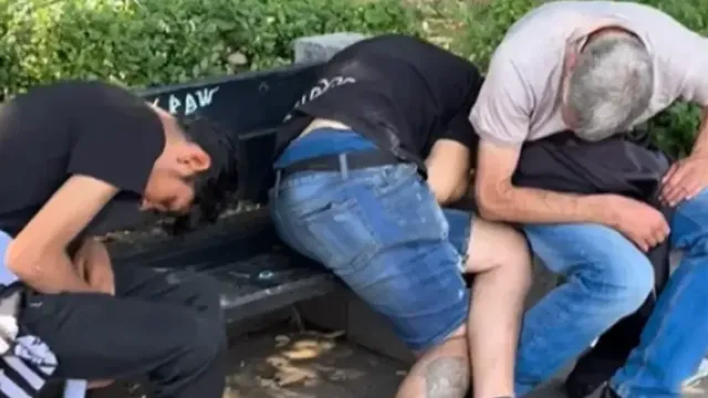 Трима в „зомби поза“ посред бял ден в Пловдив: Стигна ли фентанилът и до България? (ВИДЕО)