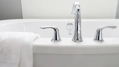 Спират топлата вода в голяма част от София за седмица