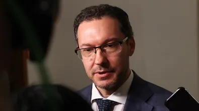 Митов обвини Радев в геополитическо двуличие и „капитулация, маскирана като мир“