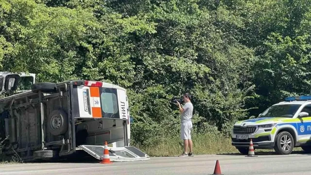 Шофьор блъсна линейка с пациент край Враца