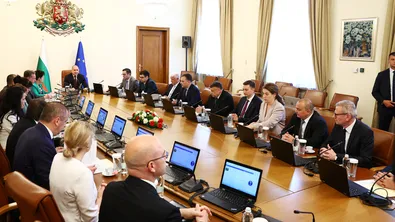 Правителството отпусна близо 9 млн. евро за училища, спортни бази и студентски общежития