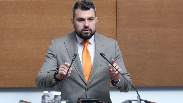 ГЕРБ: Радев води опасна двойна игра