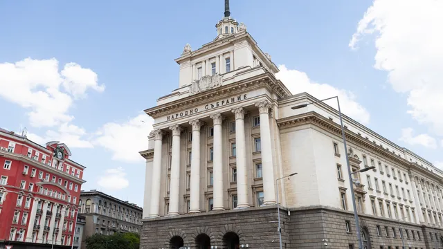 Властта обяви за "неморални" правила, които сама въведе