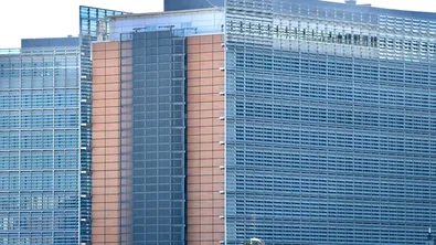 Между реформите и проблемите: ЕК оцени напредъка на Сърбия и РСМ