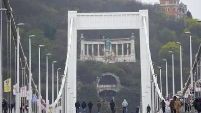Как Унгария се справя с незаконните гонки по пътищата
