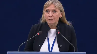 Йончева сезира Европол и Интерпол за съмнения за политическа злоупотреба с лични данни