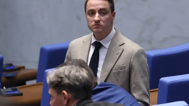 Явор Божанков: Кабинетът води двойна игра по темата за Украйна