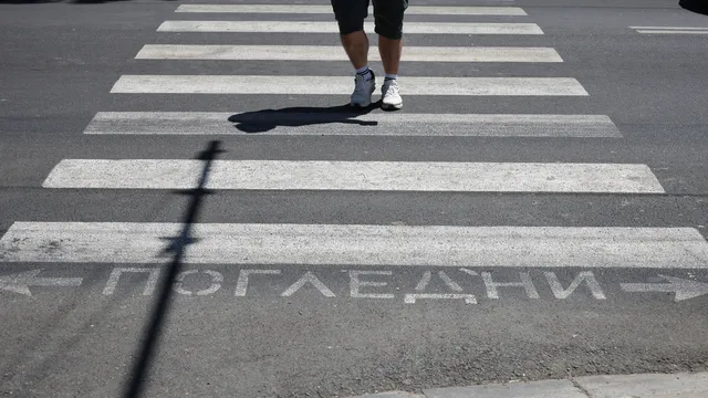 Блъснаха възрастна жена на пешеходна пътека в Благоевград