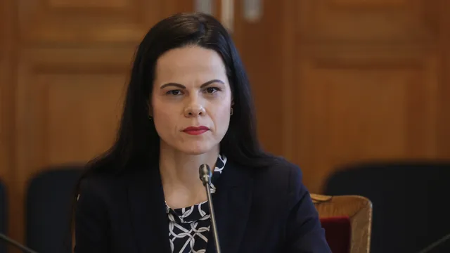 Министър Ивкова: Всички болници ще купуват лекарства чрез единна система