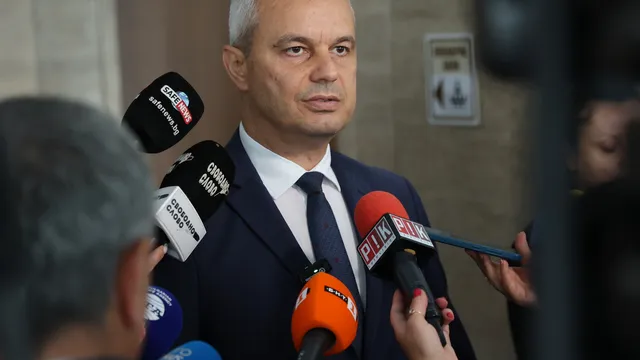Костадинов: Радев обещаваше подобряване на отношенията с Русия, а ни вкарва на война с тях
