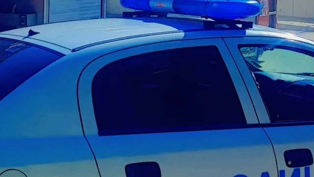 Полицаи търсят наркотици в Севлиево