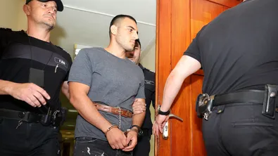 Искат доживотен затвор за сириеца, помел двама полицаи с автобус с мигранти в Бургас