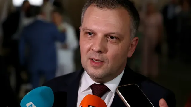 Министър Найденов допуска, че ВСС пази Емилия Русинова заради „Хемус гейт“