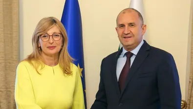 Премиерът Радев се срещна с еврокомисар Екатерина Захариева
