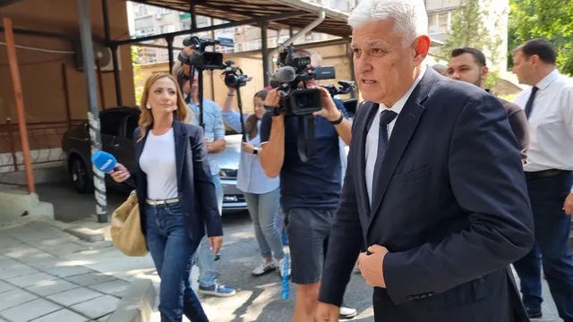 Двама министри убеждават жителите на Ямбол, че няма страшно за американските самолети в Безмер