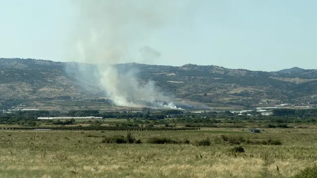 Голям пожар избухна край две села в община Петрич
