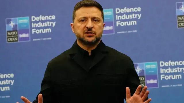 Зеленски на първа визита в Лондон след идването на новата власт