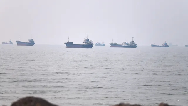 Иран блокира преминаването на шест кораба през Ормузкия проток