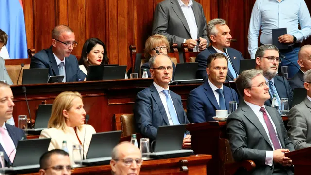 Сръбският парламент ще гласува днес вот на недоверие към правителството