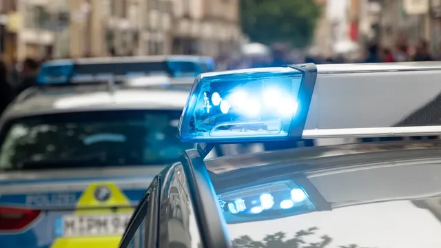 Мъж нападна три жени с нож в Париж, две от тях са тежко ранени