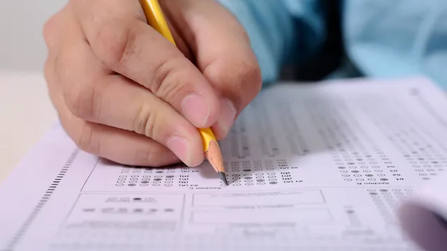 МОН публикува третото класиране за прием в 8. клас