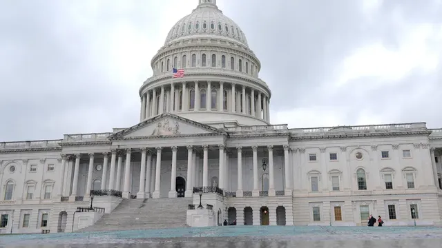 Анкета на CNN: Демократите с убедителна преднина преди междинните избори в САЩ