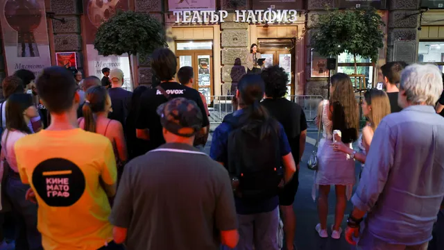Нов протест в НАТФИЗ, този път с филмови прожекции: Студентите отново поискаха оставката на ректора